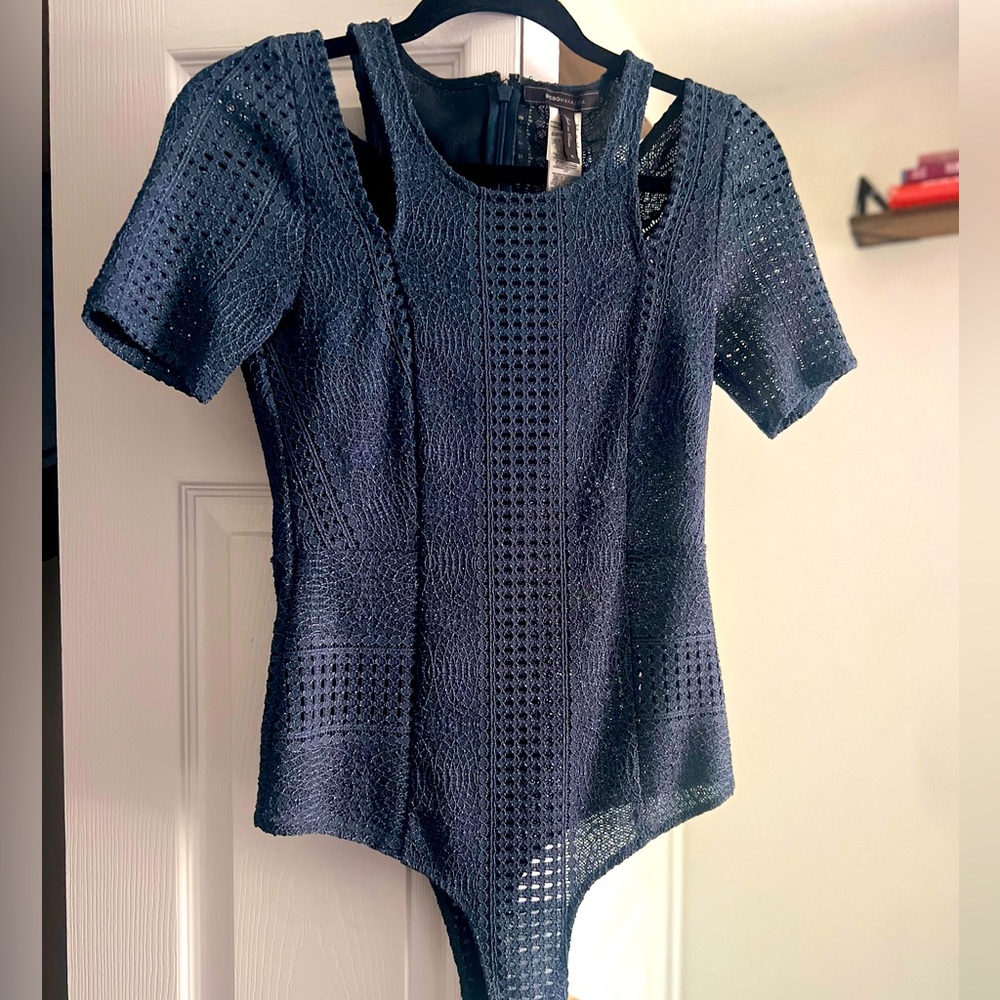 BCBGMAXAZRIA MAXAZRIA Forest green bodysuit. Short sleeve with cut out detail.